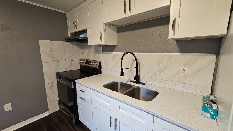 Building Photo - 101 S Forest St