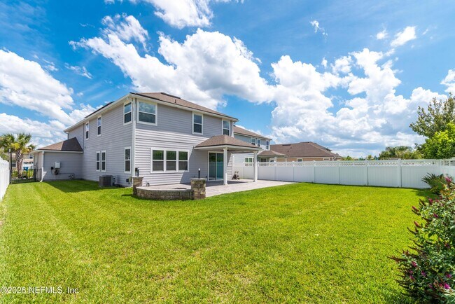 Building Photo - 235 Silverleaf Village Dr