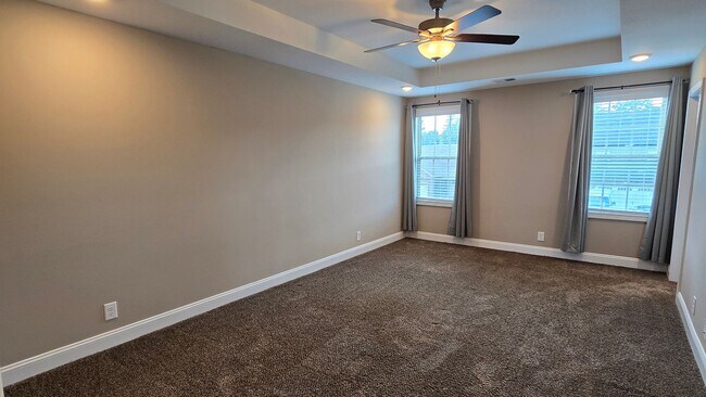 Building Photo - Beautiful 3 BDS 2 BA with fenced in yard