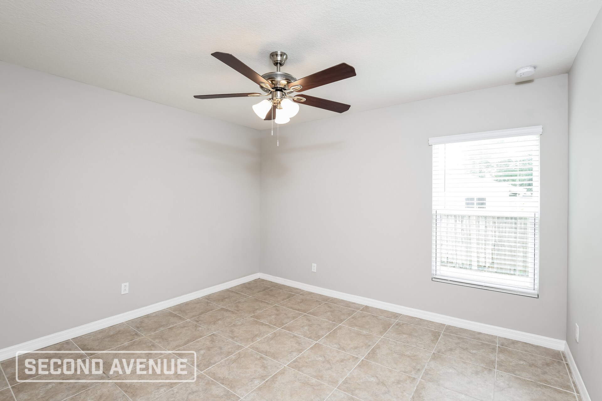 Building Photo - 1312 Vancouver Ave SE