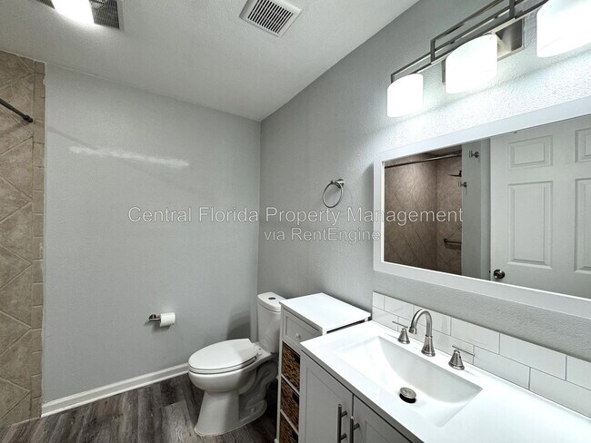 Building Photo - 658 Elwood St