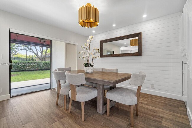 Building Photo - 9161 Vineyard Lake Dr