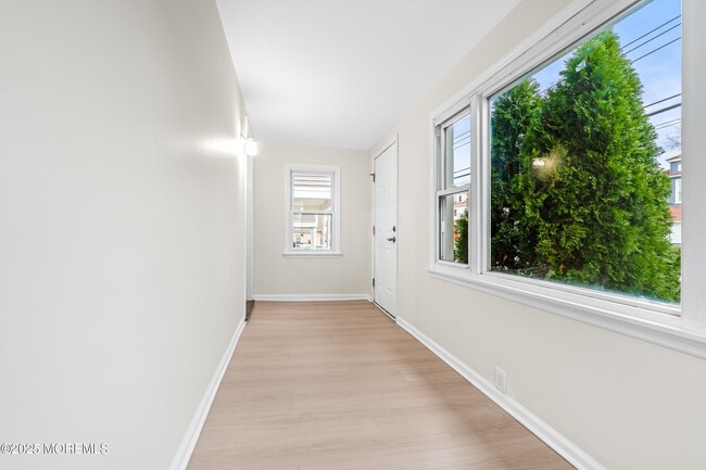 Building Photo - 11 Dewitt Ave