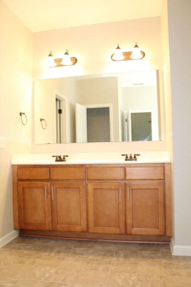 Building Photo - 107 Olde Mill Creek Dr