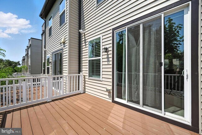 Building Photo - 7233 Mountaineer Dr