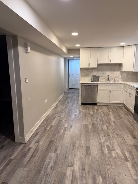 Building Photo - 8106 S Langley Ave