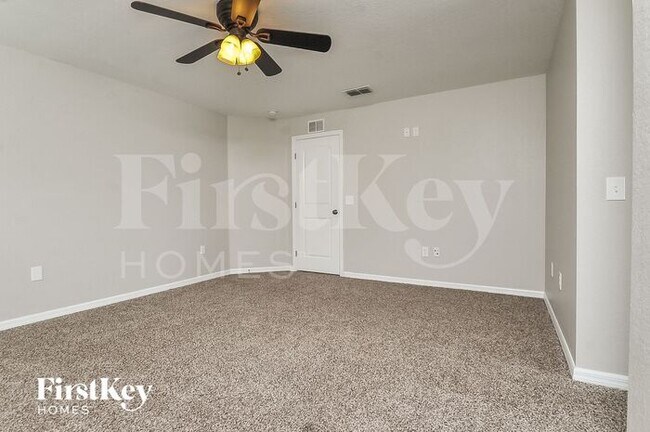 Building Photo - 5203 Ashwood Dr