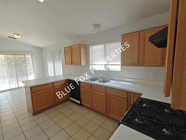 Building Photo - 7960 S Lennox Ln
