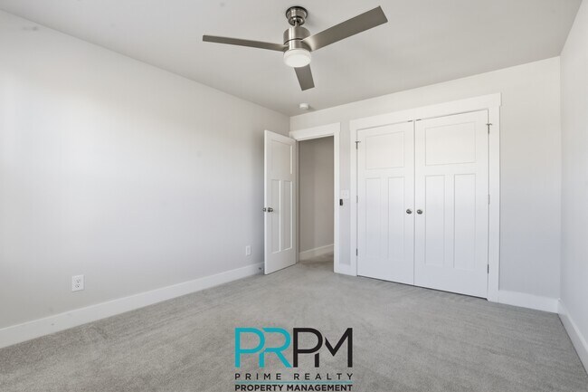 Building Photo - 2 Thornfield Dr