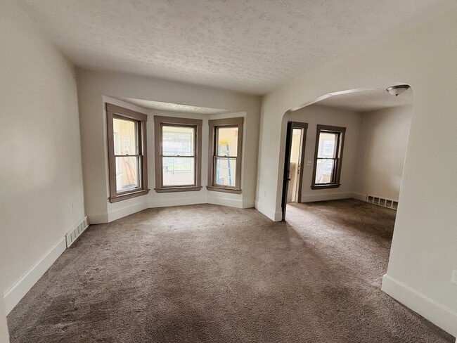 Building Photo - 2115 W 105th St