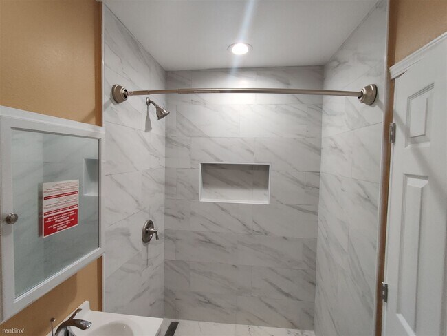 Building Photo - 2 br, 2 bath House - 739 D St