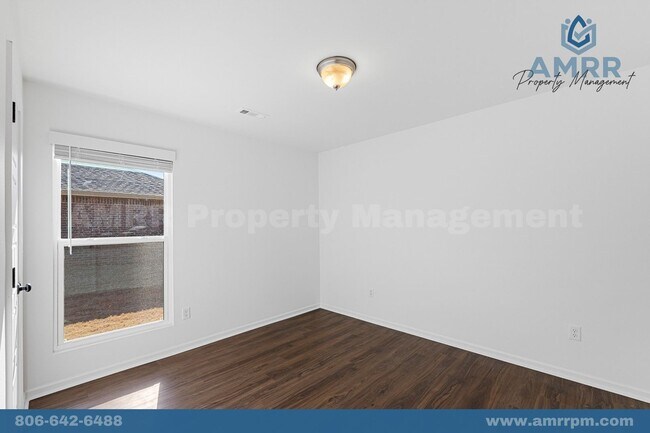 Building Photo - 122 SW Vanessa St