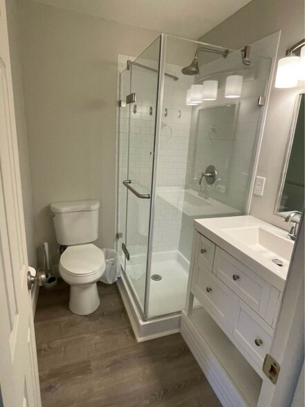 Building Photo - 1 Lakeview Dr