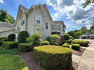 Building Photo - Charming 2-Bedroom Condo in the Heart of V...