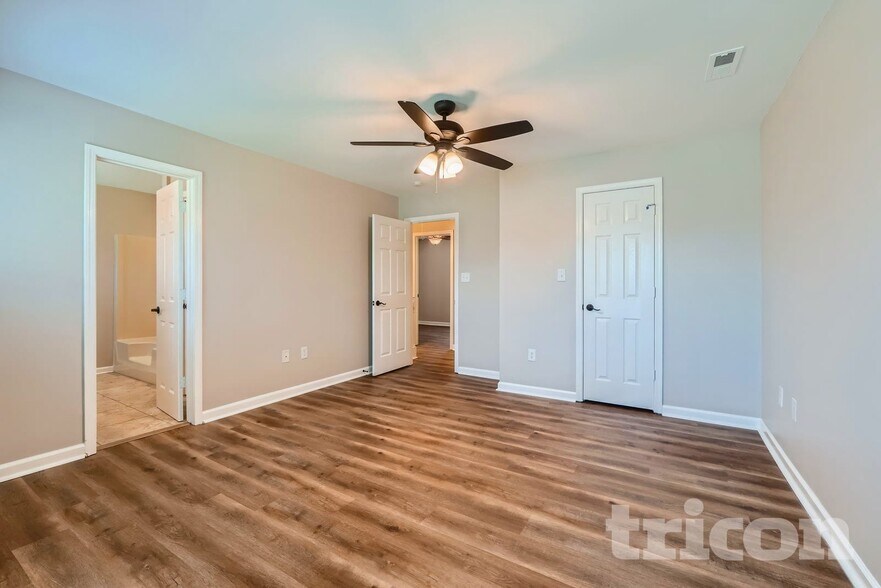 Building Photo - 2201 Fox Hunt Dr