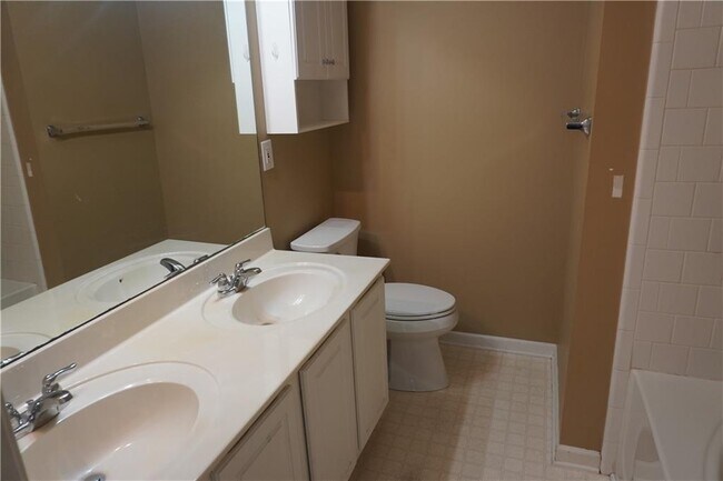 Building Photo - 71 Highoak Dr