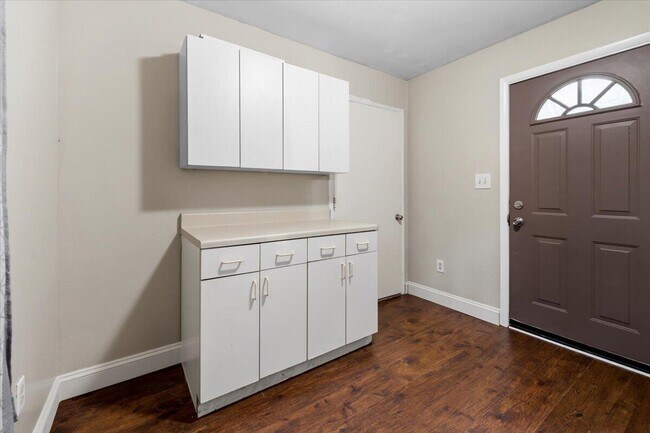 Building Photo - 9535 Listeria St