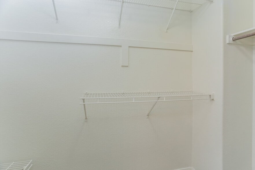 Building Photo - 3110 De Vinci Ct