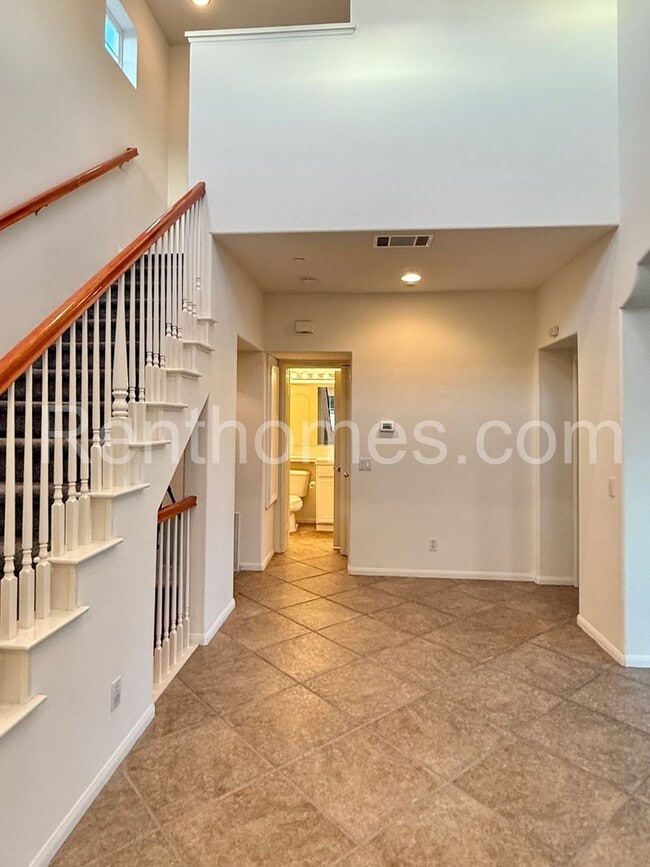 Building Photo - 6473 Terraza Portico
