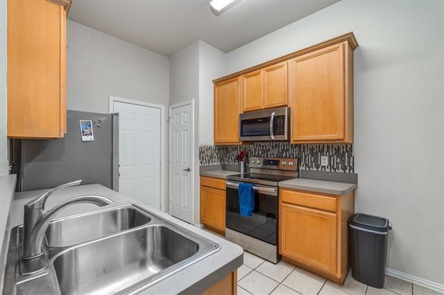 Building Photo - 1314 Poinsettia Blvd