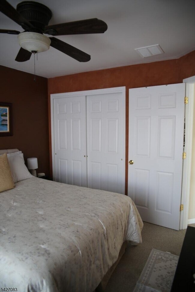 Building Photo - 18 Rosewood Ct