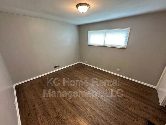 Building Photo - 7309 E 111th Terrace