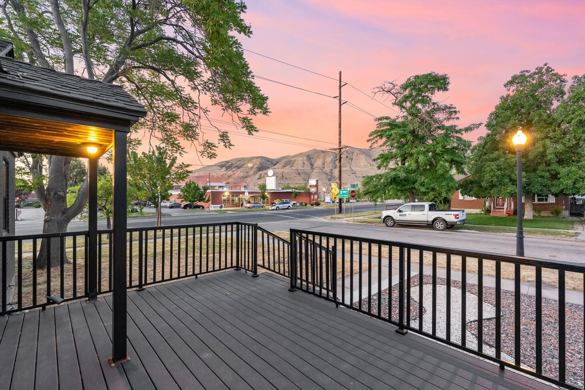 Building Photo - 983 N Poinsettia Dr