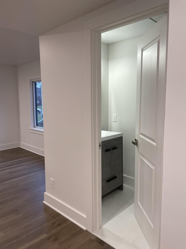 Building Photo - 90 W Meyers Ave