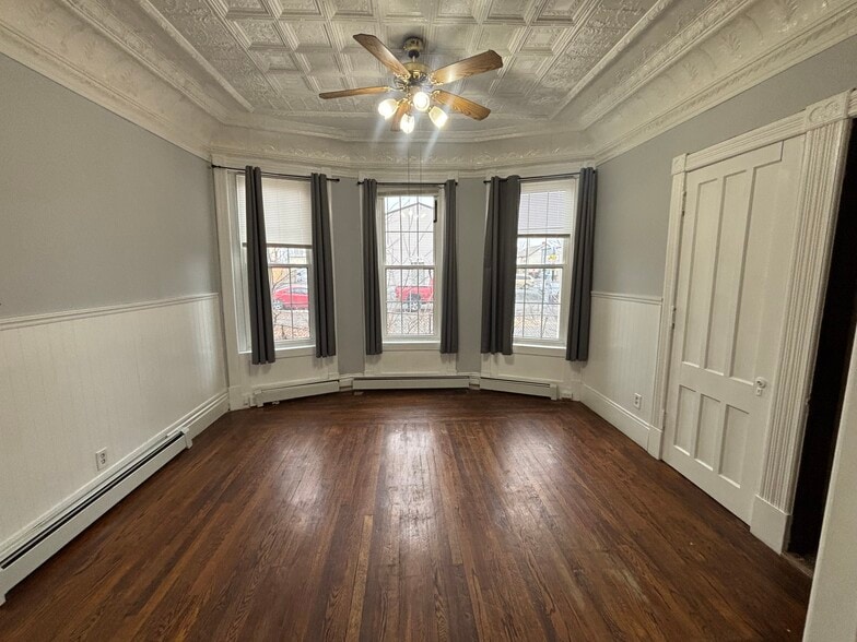 Building Photo - 203 Main St