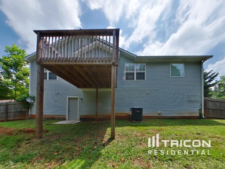 Building Photo - 514 Woodwind Dr
