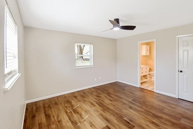 Building Photo - Available Now! Newly Remodeled 4 Bed 3 Bat...