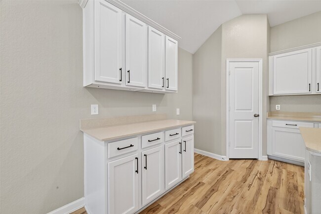 Building Photo - 5403 Tourmaline Wy