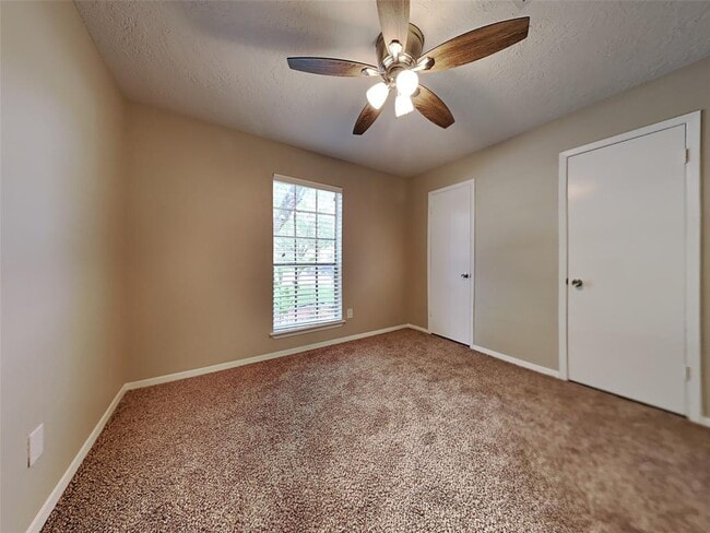 Building Photo - 123 Greenshire Dr