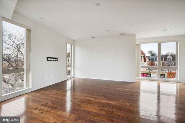 Building Photo - 4610 Cedar Ave