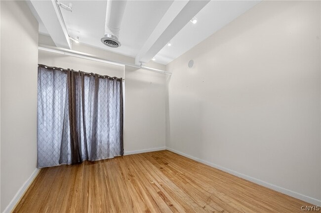 Building Photo - 443 S Warren St