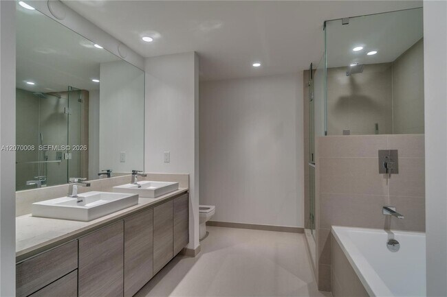 Building Photo - 1080 Brickell Ave