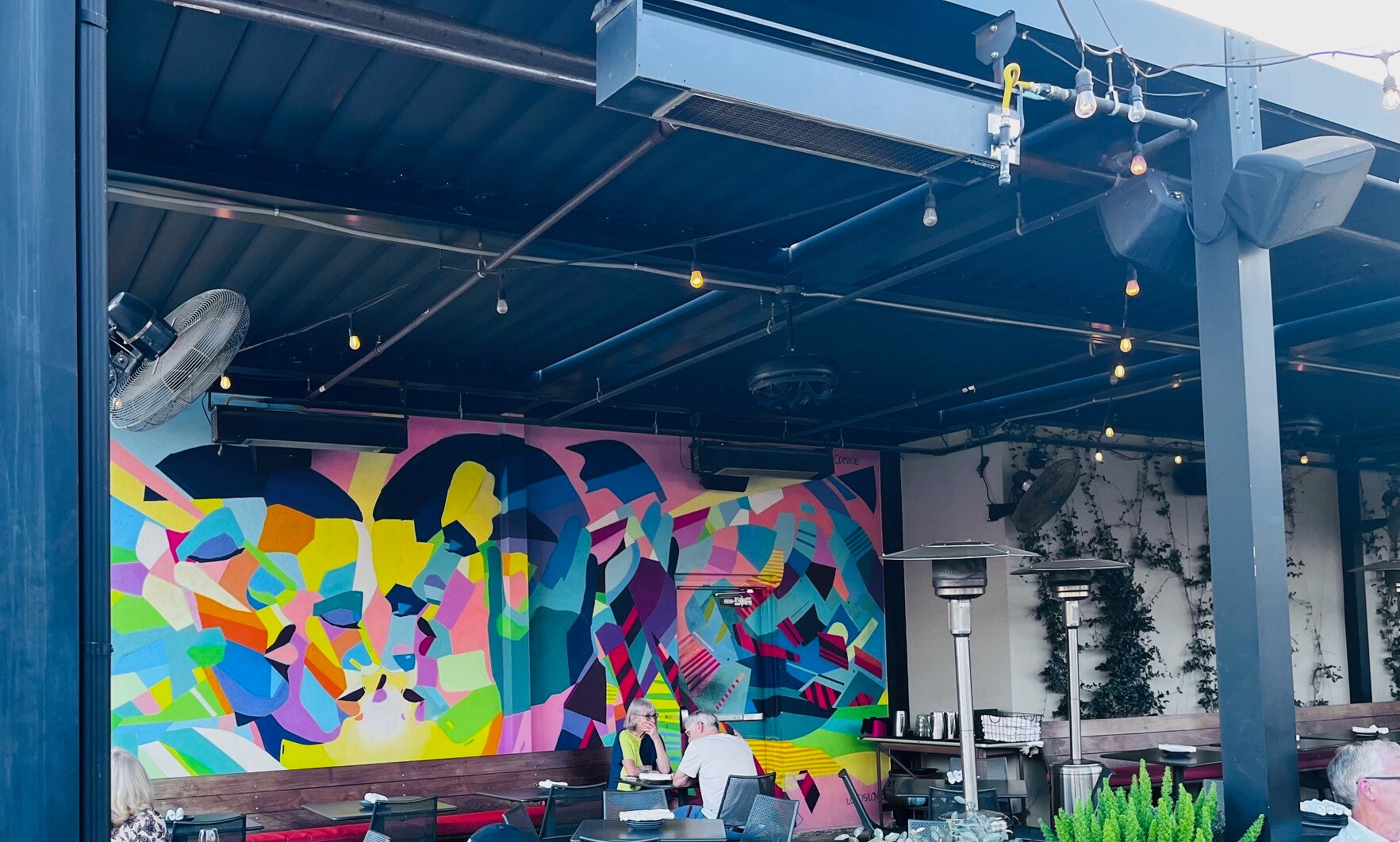 Building Photo - 405 W Drew St