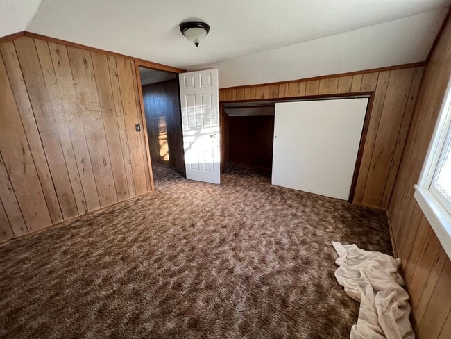 Building Photo - Cozy 3 Bed/1 Bath, With a White Picket Fence