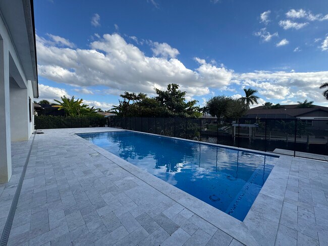 Building Photo - 1882 Coral Point Dr