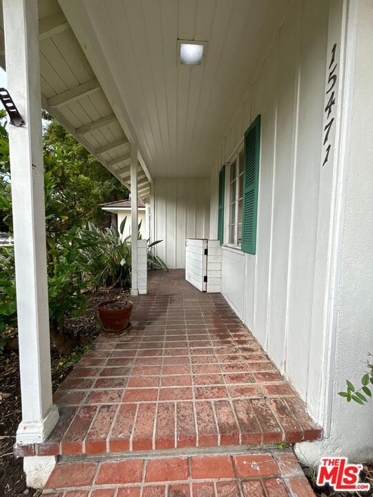 Building Photo - 15471 Victory Blvd