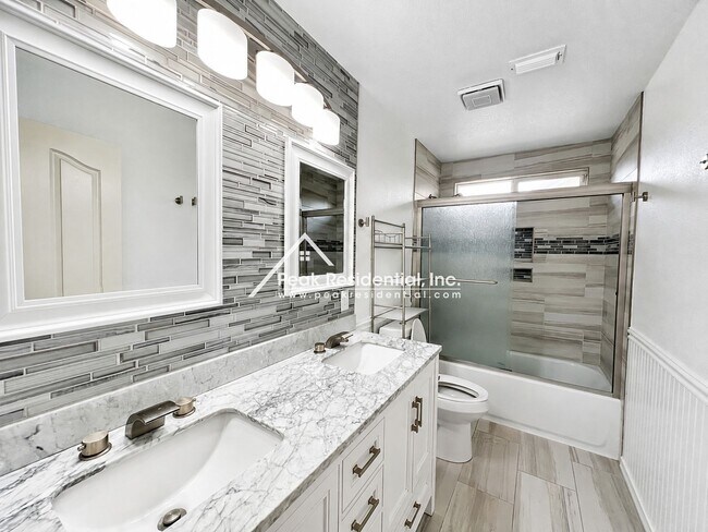 Building Photo - 437 Anacapa Dr