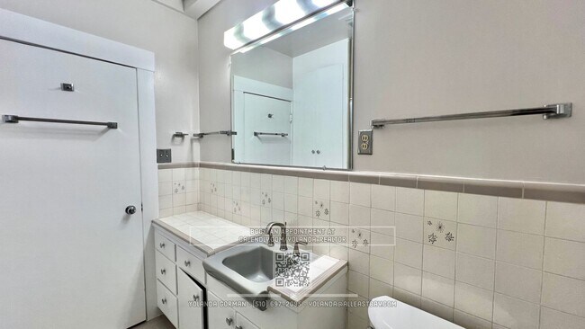 Building Photo - Charming and Spacious 4 bedroom Home in the Heart of Elmwood