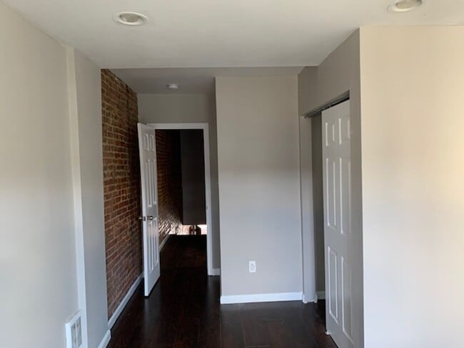 Building Photo - NICE 3BD/2.5 BATHS HOUSE READY FOR THE HOL...