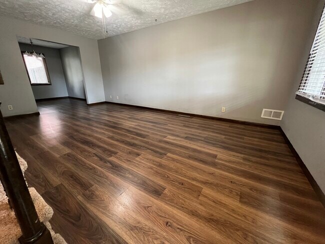 Building Photo - 5034 Meredeth St