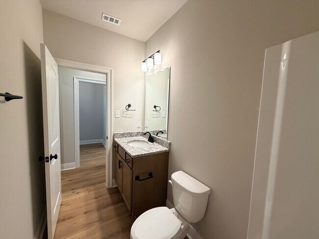 Building Photo - 816 Venecia Dr