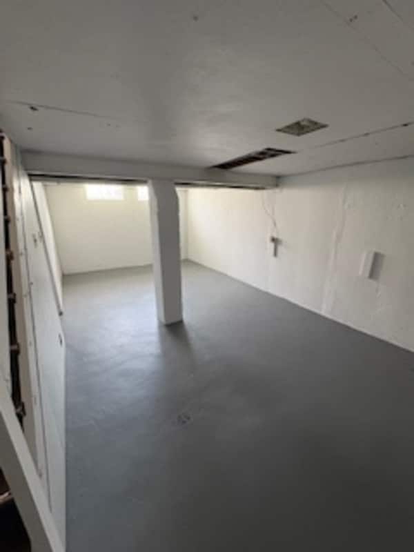 Building Photo - 18779 Roscommon St