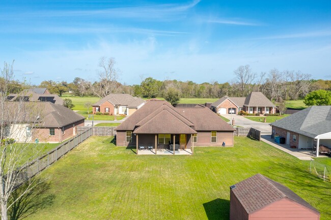 Building Photo - Welcome to Live Oak Circle!