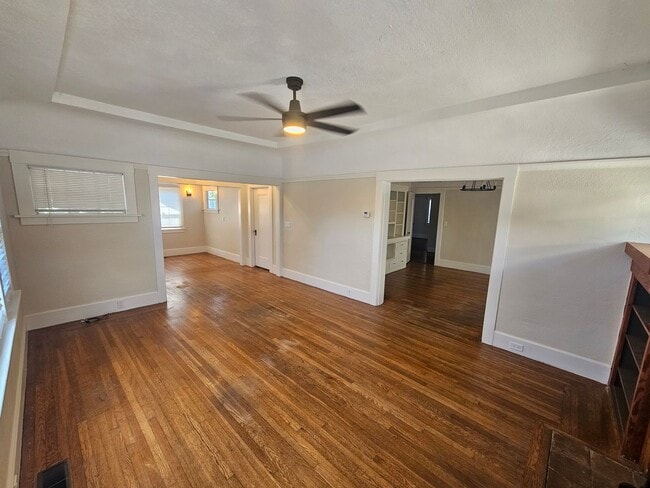 Building Photo - San Leandro Home w/ In-Law Unit: Perfect f...