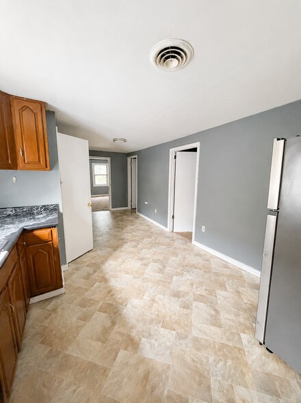 Building Photo - 735 Burden Ave