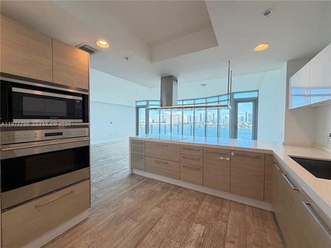 Building Photo - 17111 Biscayne Blvd